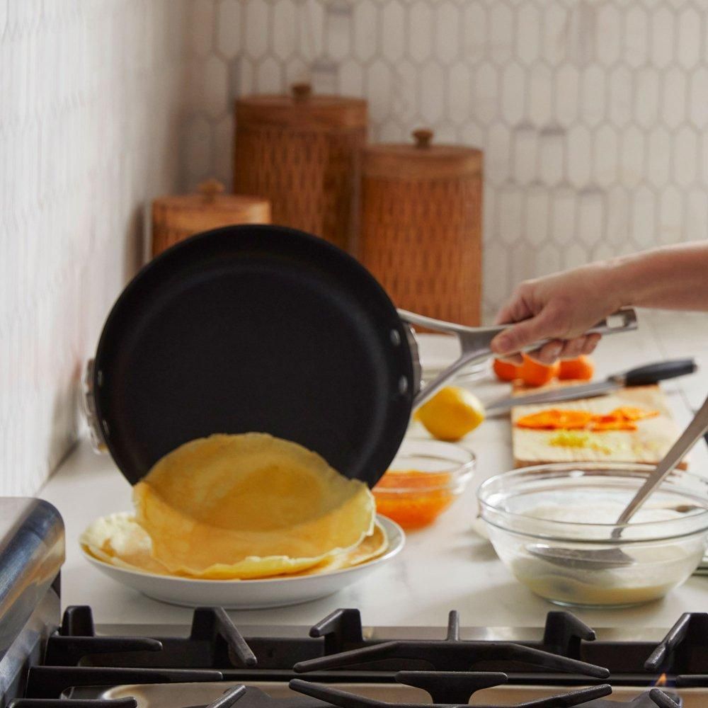 Calphalon Premier Space-Saving Hard-Anodized Nonstick 4.5-Quart Soup Pot with Lid